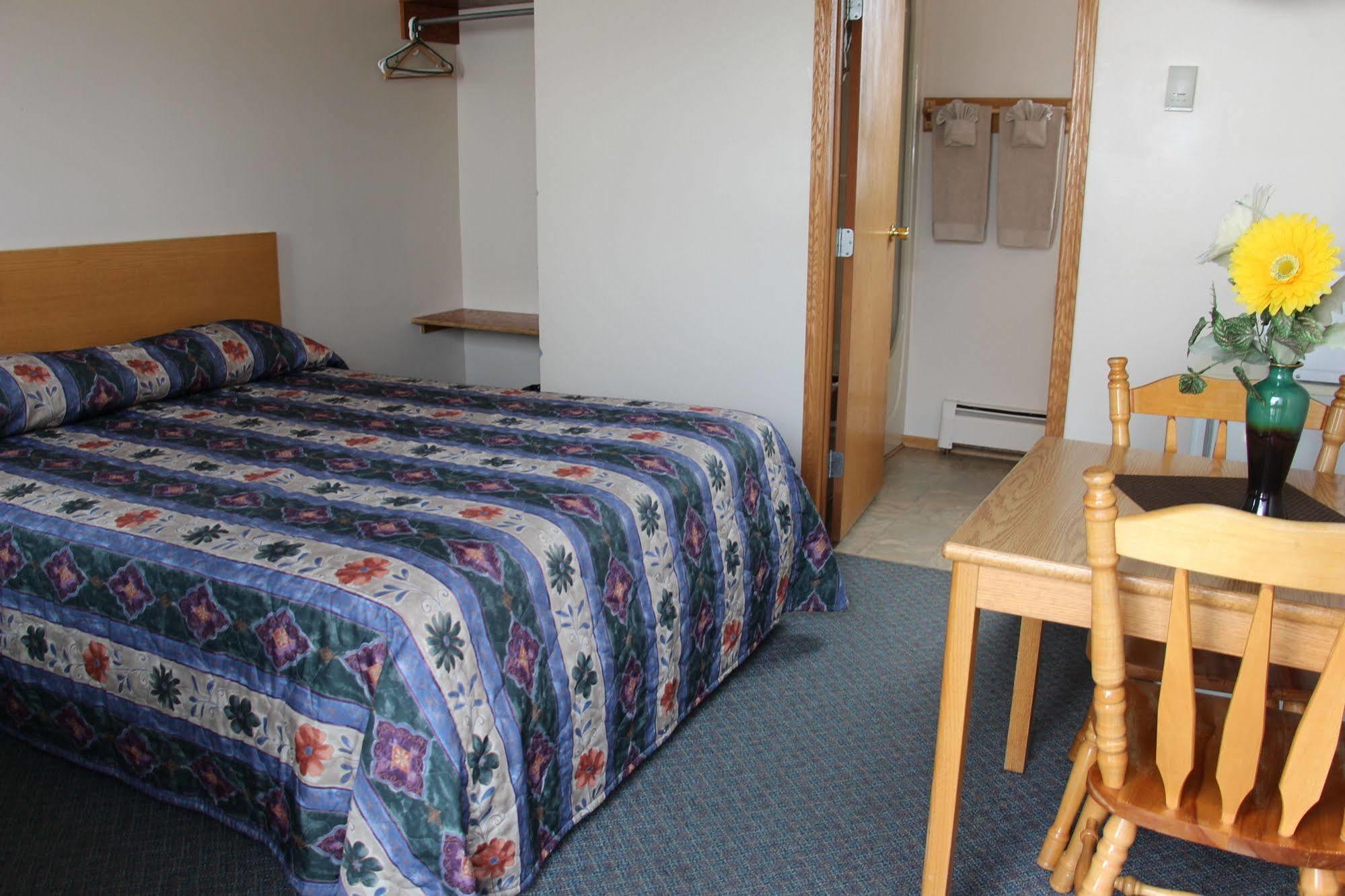 Lakehead Motel Thunder Bay Exterior photo